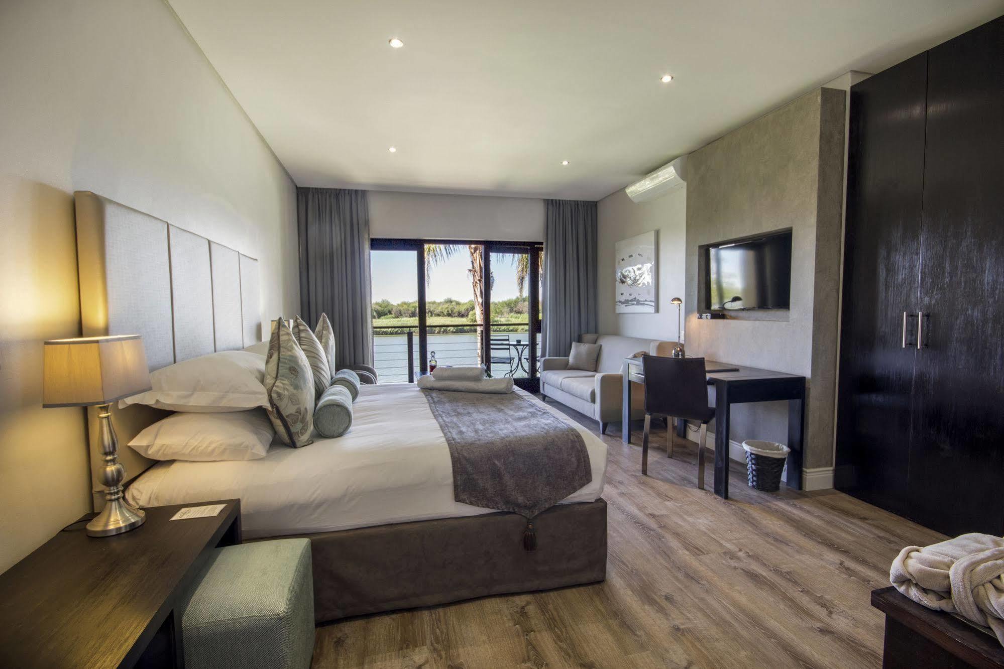 River Place Manor Ъпингтън Екстериор снимка