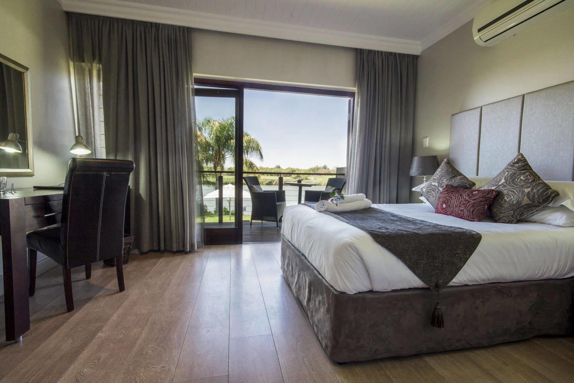 River Place Manor Ъпингтън Екстериор снимка