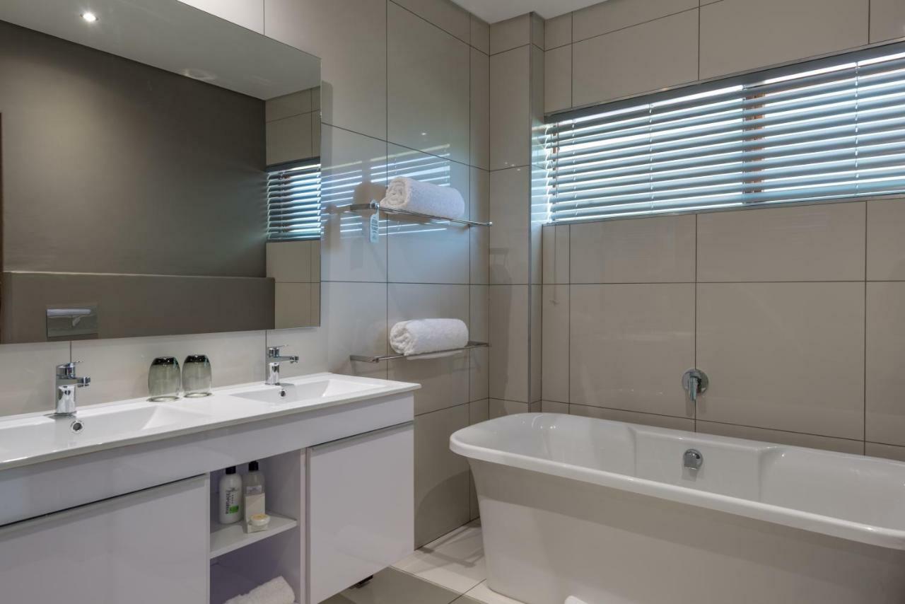 River Place Manor Ъпингтън Екстериор снимка